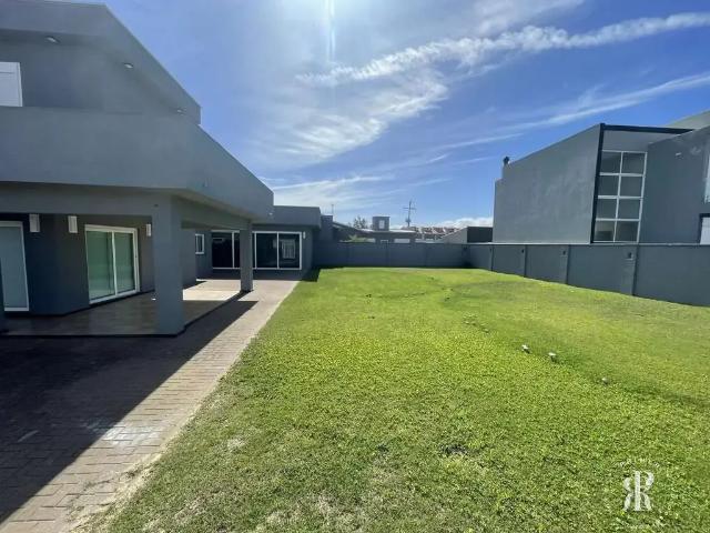 Casa / Sobrado para Venda em Imbé/RS Centro 4 Quartos