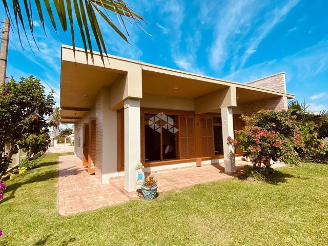 Casa / Sobrado para Venda em Imbé/RS Praia de Imbé 4 Quartos