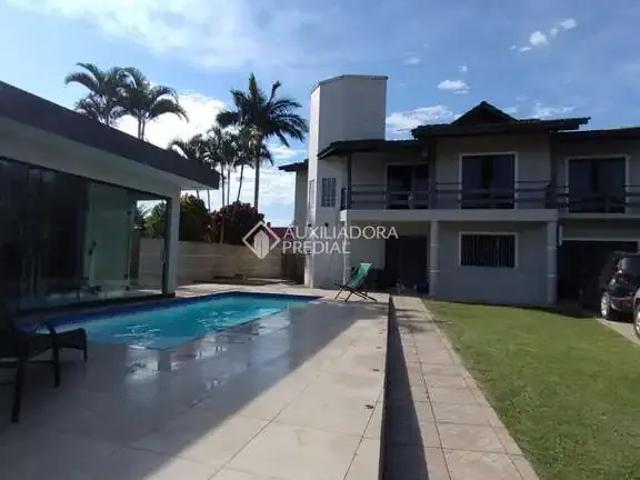 Casa / Sobrado para Venda em Imbituba/SC Araçatuba 4 Quartos