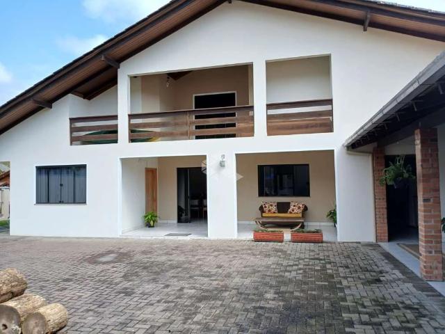Casa / Sobrado para Venda em Indaial/SC Estados 5 Quartos