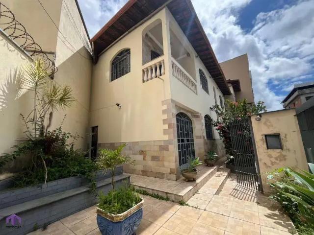 Casa / Sobrado para Venda em Ipatinga/MG Iguaçu 5 Quartos