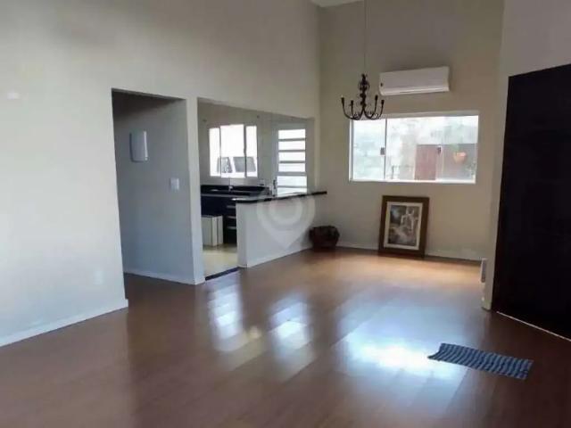 Casa / Sobrado para Venda em Itatiba/SP Loteamento Quinta da Boa Vista 4 Quartos