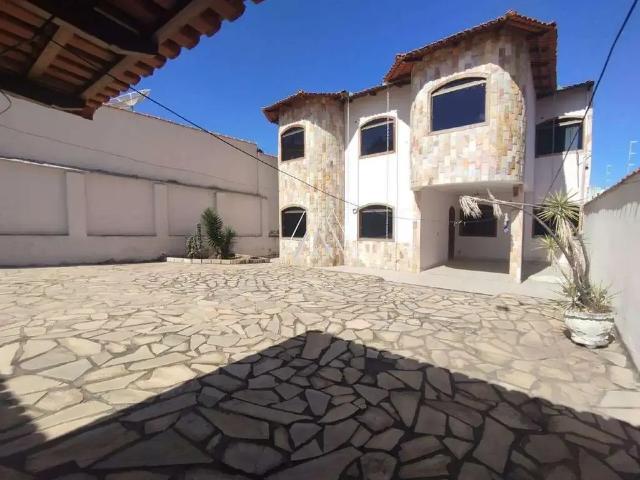 Casa / Sobrado para Venda em Itaúna/MG Santo Antônio 5 Quartos