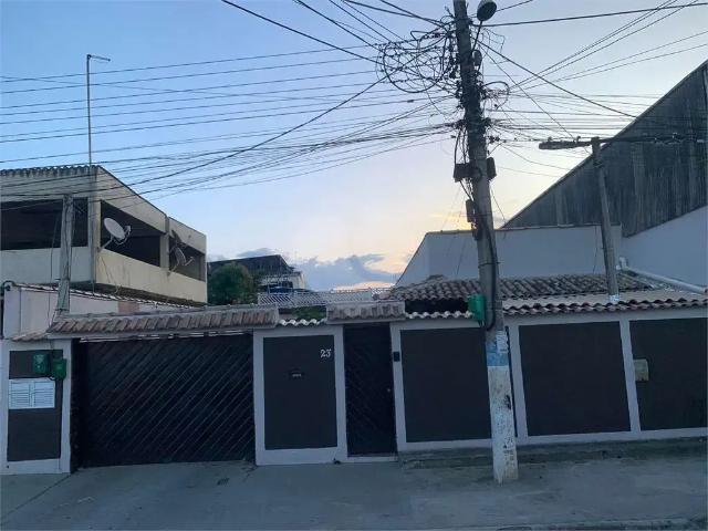Casa / Sobrado para Venda em Itaguaí/RJ Santana 4 Quartos