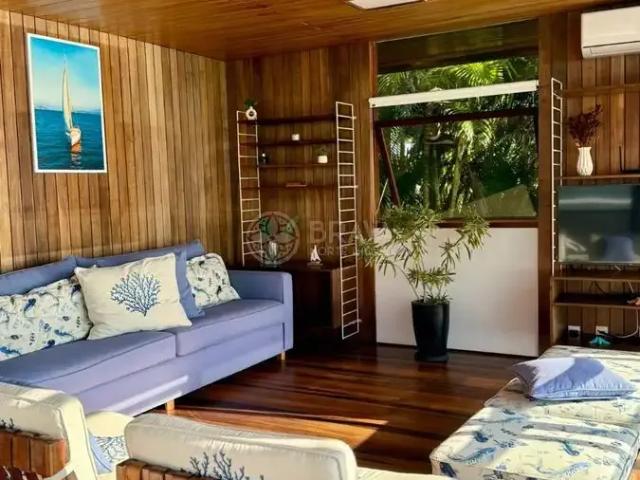 Casa / Sobrado para Locação em Itajaí/SC Cabeçudas 6 Quartos