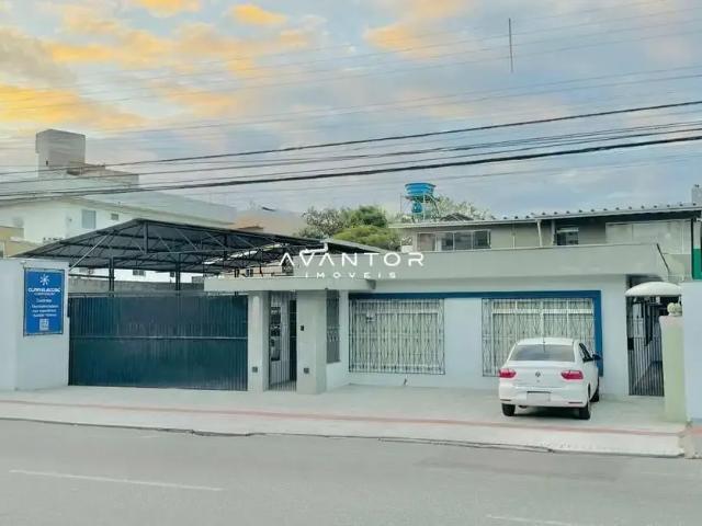Casa / Sobrado para Venda em Itajaí/SC São João 6 Quartos