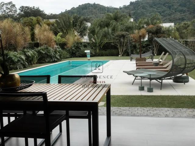 Casa / Sobrado para Venda em Itapema/SC Meia Praia 4 Quartos