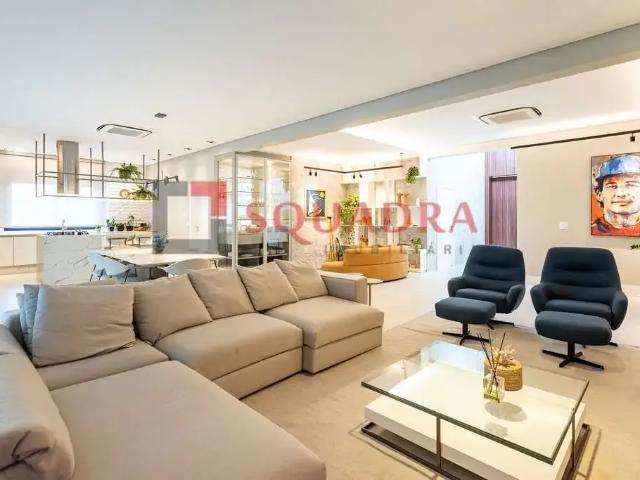 Casa / Sobrado para Venda em Itapema/SC Meia Praia 4 Quartos