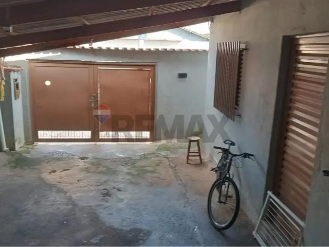 Casa / Sobrado para Venda em Itapira/SP Conjunto Habitacional Juscelino Kubitschek de Oliveira 4 Quartos