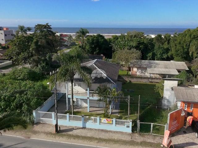 Casa / Sobrado para Venda em Itapoá/SC Bamerindus 6 Quartos