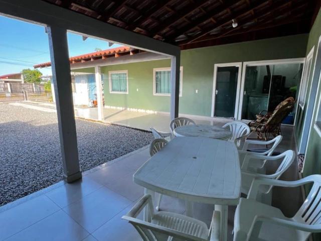 Casa / Sobrado para Venda em Itapoá/SC Barra do Sai 4 Quartos