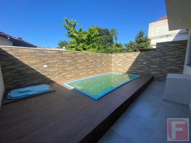 Casa / Sobrado para Venda em Itapoá/SC Centro 3 Quartos