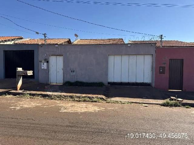 Casa / Sobrado para Venda em Ituiutaba/MG Nova Ituiutaba I 2 Quartos