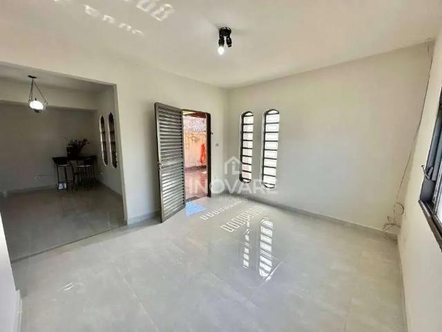 Casa / Sobrado para Venda em Itumbiara/GO Centro 4 Quartos