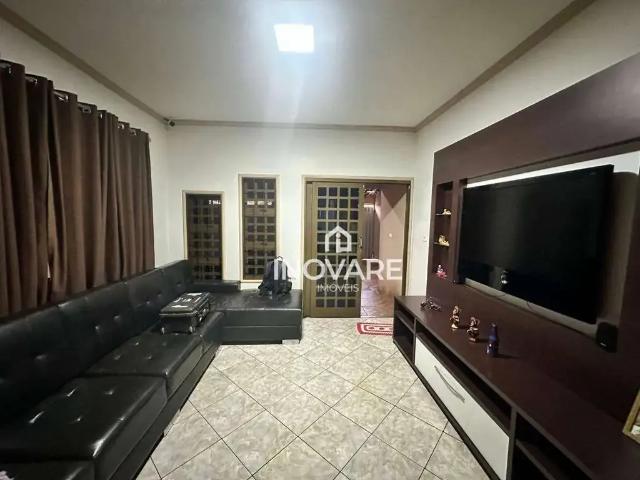 Casa / Sobrado para Venda em Itumbiara/GO Jardim Leonora 3 Quartos