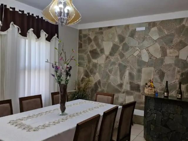 Casa / Sobrado para Venda em Jaboticabal/SP Parque dos Laranjais 4 Quartos
