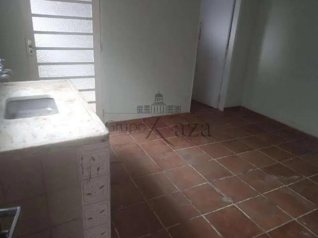Casa / Sobrado para Venda em Jacareí/SP Conjunto São Benedito 3 Quartos