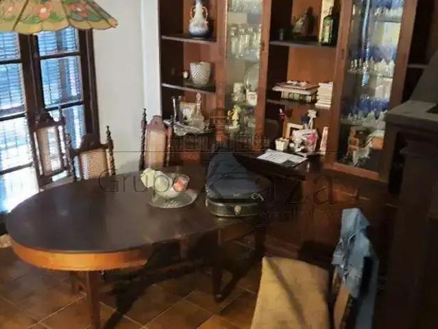Casa / Sobrado para Venda em Jacareí/SP Centro 5 Quartos