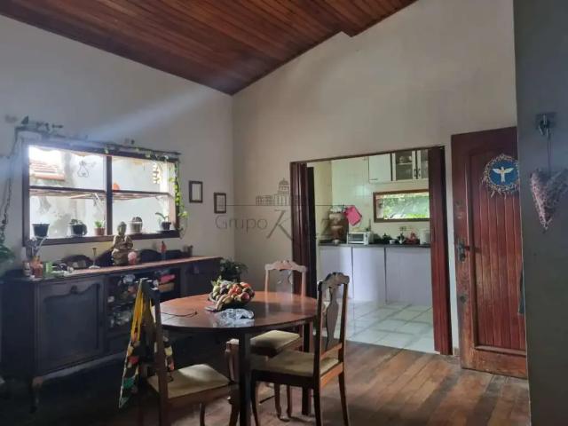 Casa / Sobrado para Venda em Jacareí/SP Cidade Jardim 3 Quartos