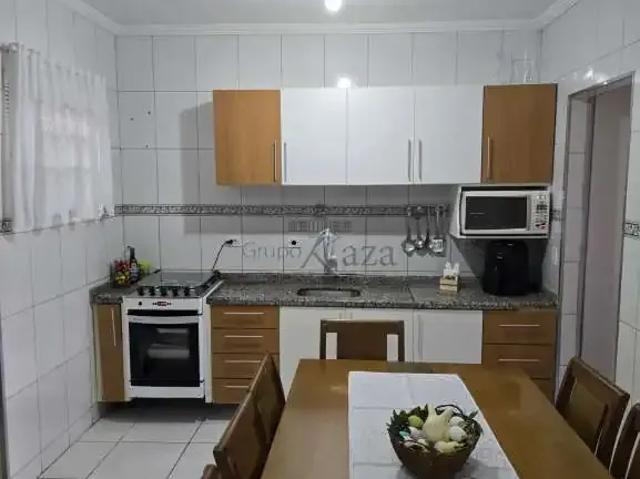 Casa / Sobrado para Venda em Jacareí/SP Cidade Salvador 2 Quartos