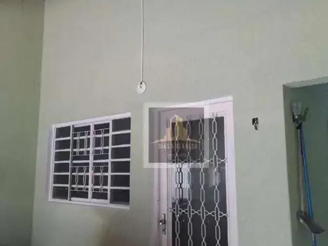 Casa / Sobrado para Venda em Jacareí/SP Cidade Salvador 3 Quartos