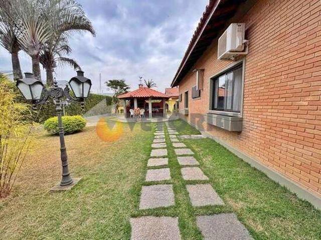 Casa / Sobrado para Venda em Jacareí/SP Jardim Califórnia 4 Quartos