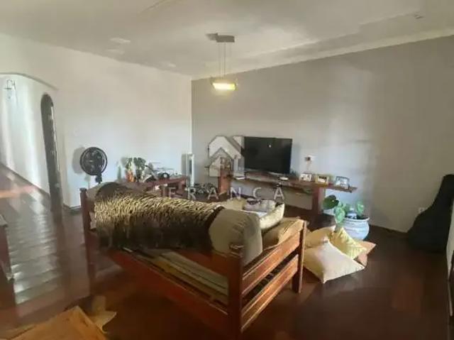 Casa / Sobrado para Venda em Jacareí/SP Jardim das Indústrias 3 Quartos