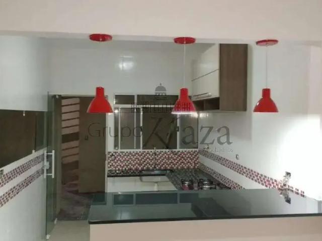 Casa / Sobrado para Venda em Jacareí/SP Jardim do Portal 3 Quartos