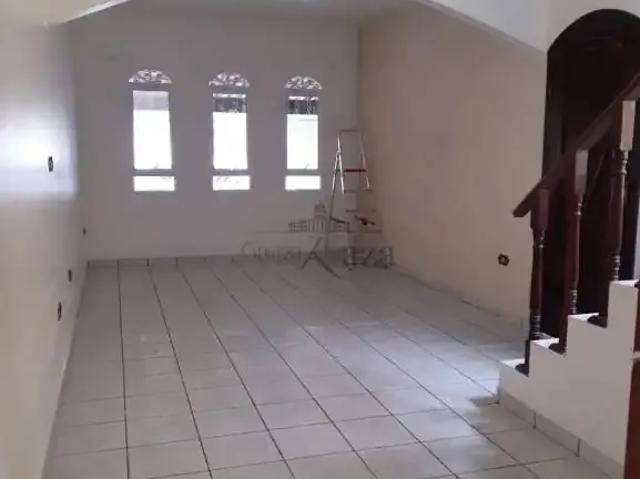 Casa / Sobrado para Venda em Jacareí/SP Jardim Emília 3 Quartos