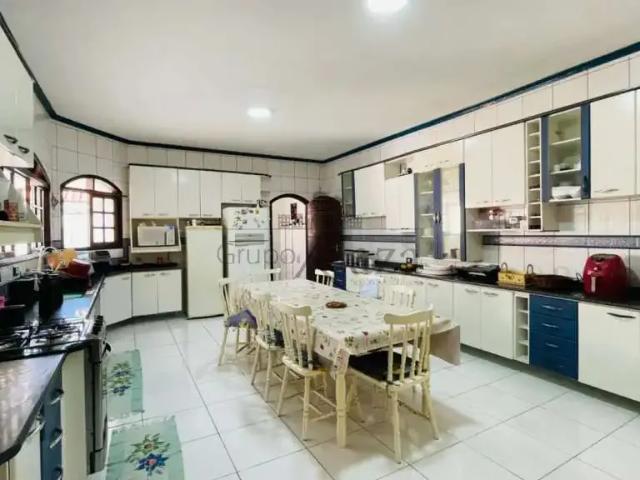 Casa / Sobrado para Venda em Jacareí/SP Jardim Flórida 5 Quartos