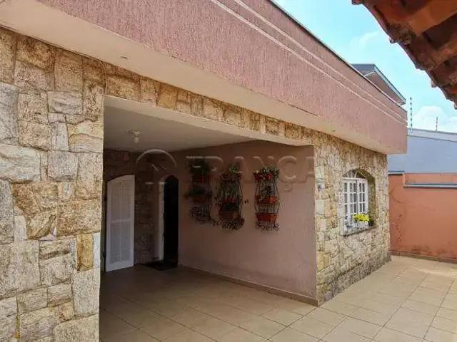 Casa / Sobrado para Venda em Jacareí/SP Jardim Luiza 4 Quartos