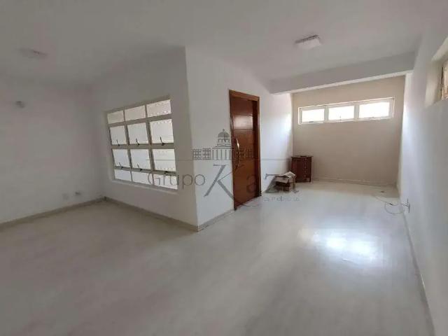 Casa / Sobrado para Venda em Jacareí/SP Jardim Paraíba 3 Quartos