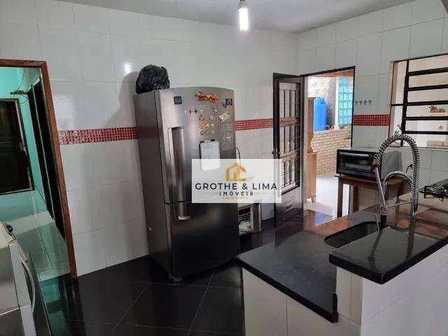 Casa / Sobrado para Venda em Jacareí/SP Jardim Pereira do Amparo 4 Quartos