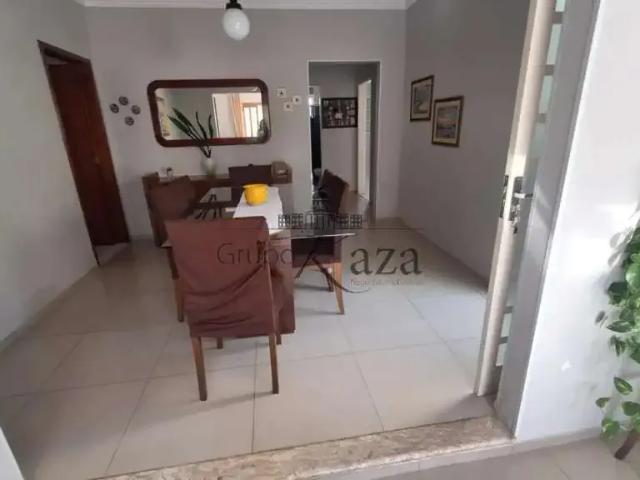 Casa / Sobrado para Venda em Jacareí/SP Jardim Santa Maria 3 Quartos