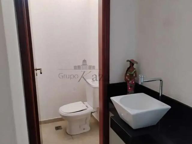 Casa / Sobrado para Venda em Jacareí/SP Jardim Santa Maria 5 Quartos