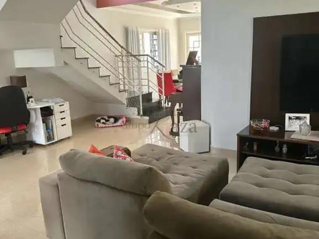 Casa / Sobrado para Venda em Jacareí/SP Jardim Siesta 3 Quartos