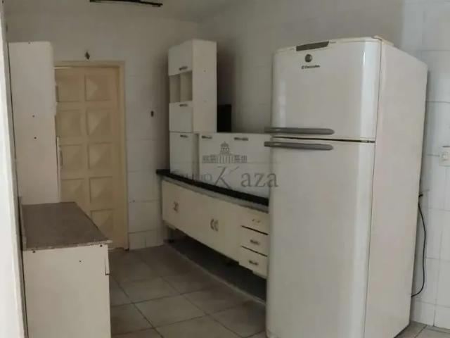 Casa / Sobrado para Venda em Jacareí/SP Jardim Siesta 3 Quartos