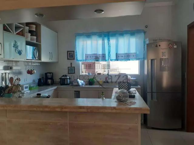 Casa / Sobrado para Venda em Jacareí/SP Loteamento Villa Branca 3 Quartos