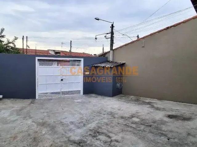 Casa / Sobrado para Venda em Jacareí/SP Parque Califórnia 3 Quartos