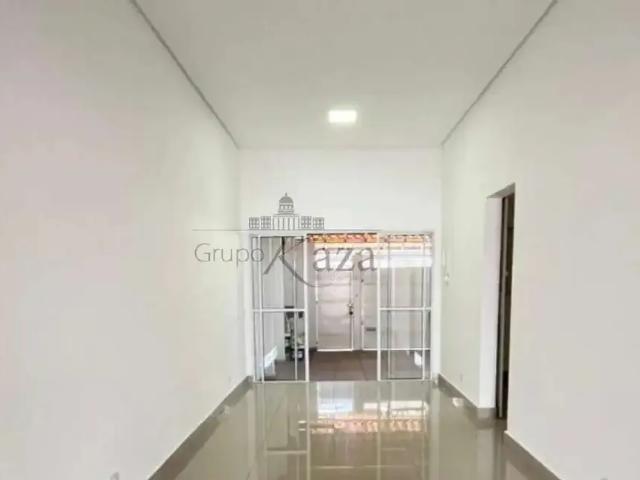 Casa / Sobrado para Venda em Jacareí/SP Parque Califórnia 3 Quartos