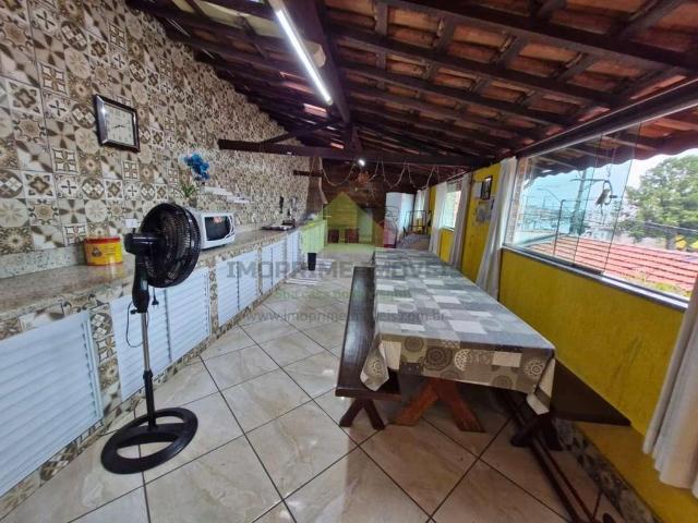 Casa / Sobrado para Venda em Jacareí/SP Parque Califórnia 4 Quartos
