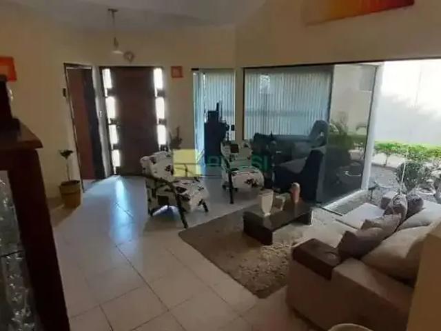 Casa / Sobrado para Venda em Jacareí/SP Vila Zezé 3 Quartos