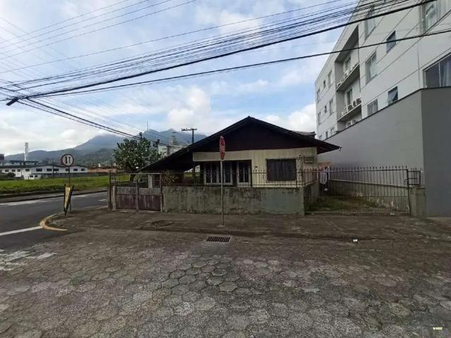 Casa / Sobrado para Venda em Jaraguá do Sul/SC Baependi 6 Quartos