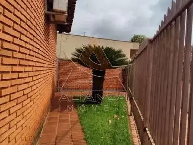 Casa / Sobrado para Venda em Jardinópolis/SP Centro 3 Quartos