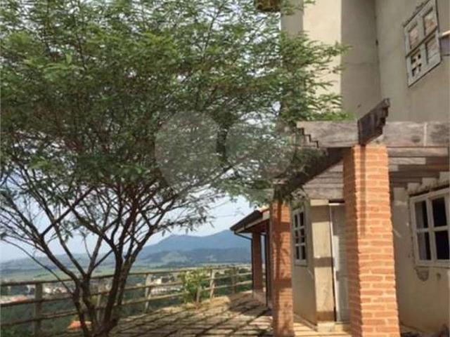 Casa / Sobrado para Venda em Joanópolis/SP Centro 4 Quartos