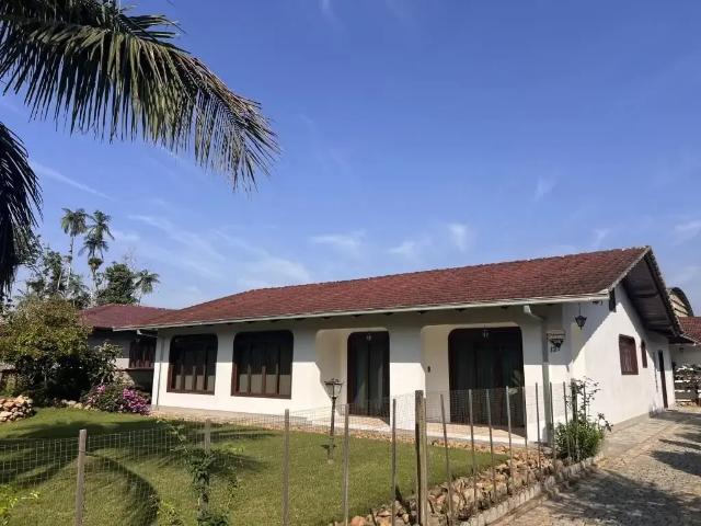 Casa / Sobrado para Venda em Joinville/SC Vila Nova 4 Quartos
