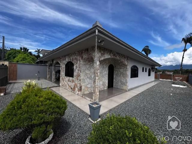 Casa / Sobrado para Venda em Joinville/SC Vila Nova 4 Quartos