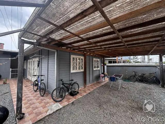 Casa / Sobrado para Venda em Joinville/SC Vila Nova 4 Quartos