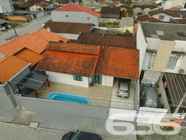 Casa / Sobrado para Venda em Joinville/SC Adhemar Garcia 3 Quartos