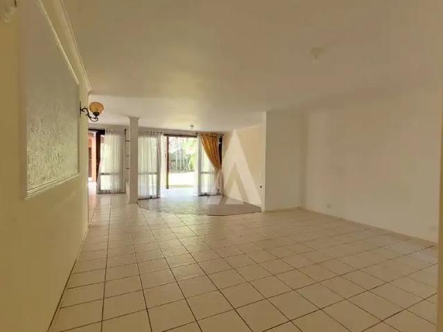Casa / Sobrado para Venda em Joinville/SC América 3 Quartos